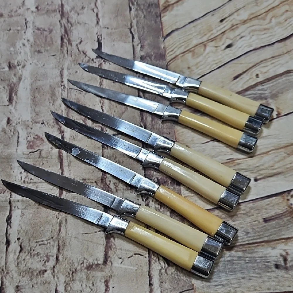 Eight Steak Knives- Vintage Carvel Hall‎ by Brindel